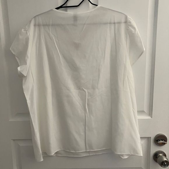 Noracora Lightweight Short Sleeve Pullover Blouse with Lace Detail Size XXL NWT - Picture 5 of 9